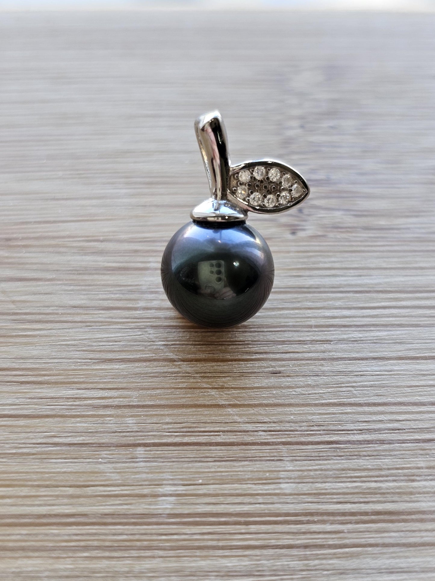 Tahitian Pearl Pendant, Round Pearl Pendant, Seawater Cultured Pearl, Natural Color, Lagoon Quality, Purple Pearl, Malachite Green Pearl