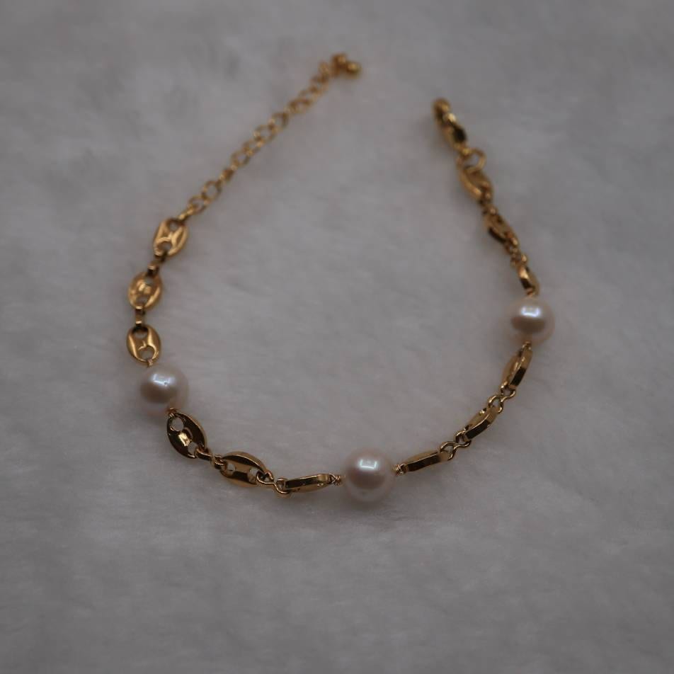 Chic Freshwater Pearl Bracelet, 18k Gold Bracelet, Pearl Bracelet, Bridal Jewelry, Bridal Dress Accessories
