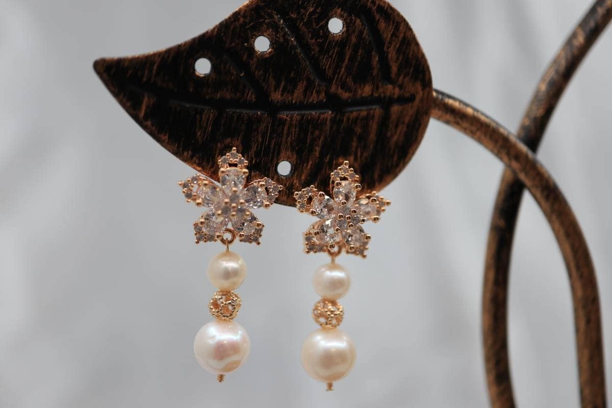 Flower Earrings , Pearl Earrings, Women's Jewelry