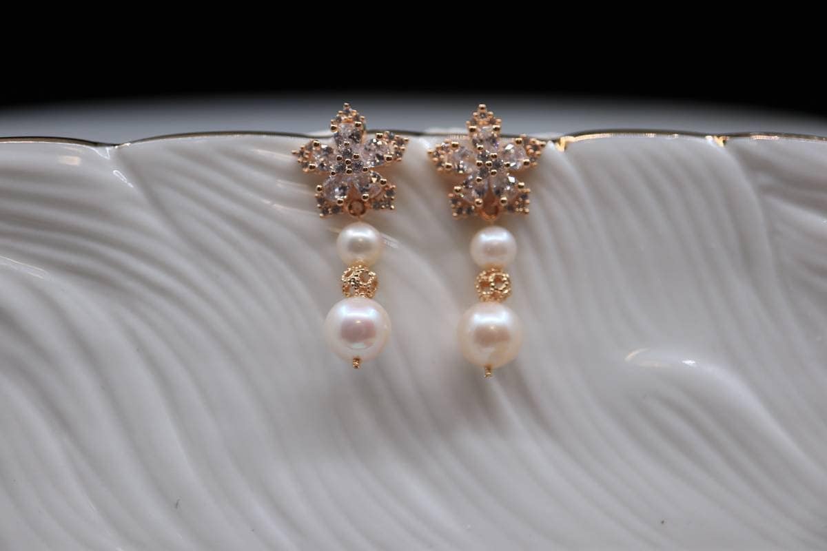 Flower Earrings , Pearl Earrings, Women's Jewelry