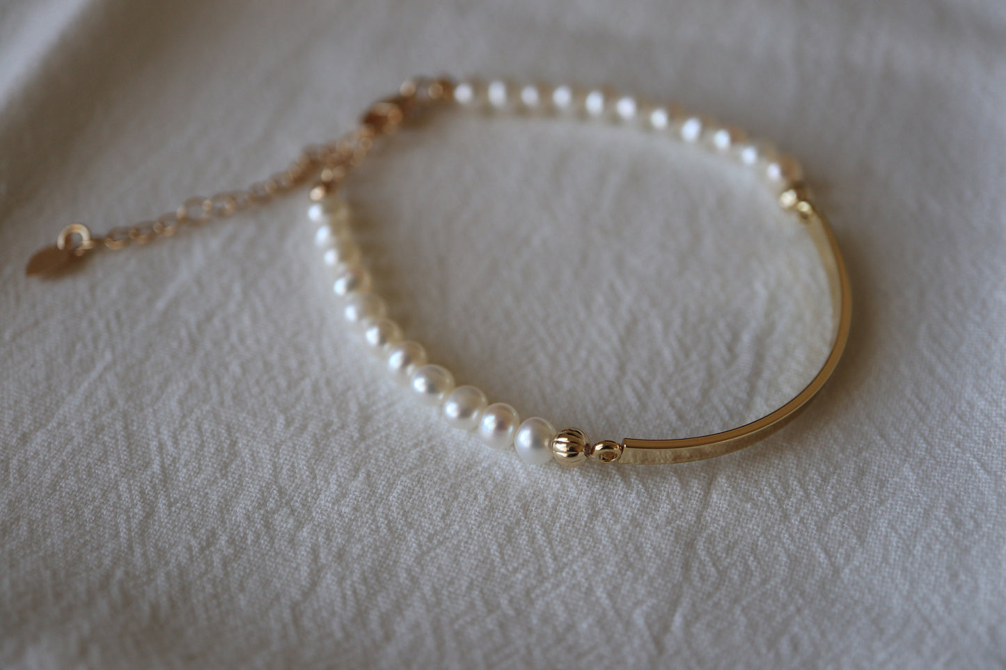 14k Gold Bracelet with Small Fresh Water Pearl
