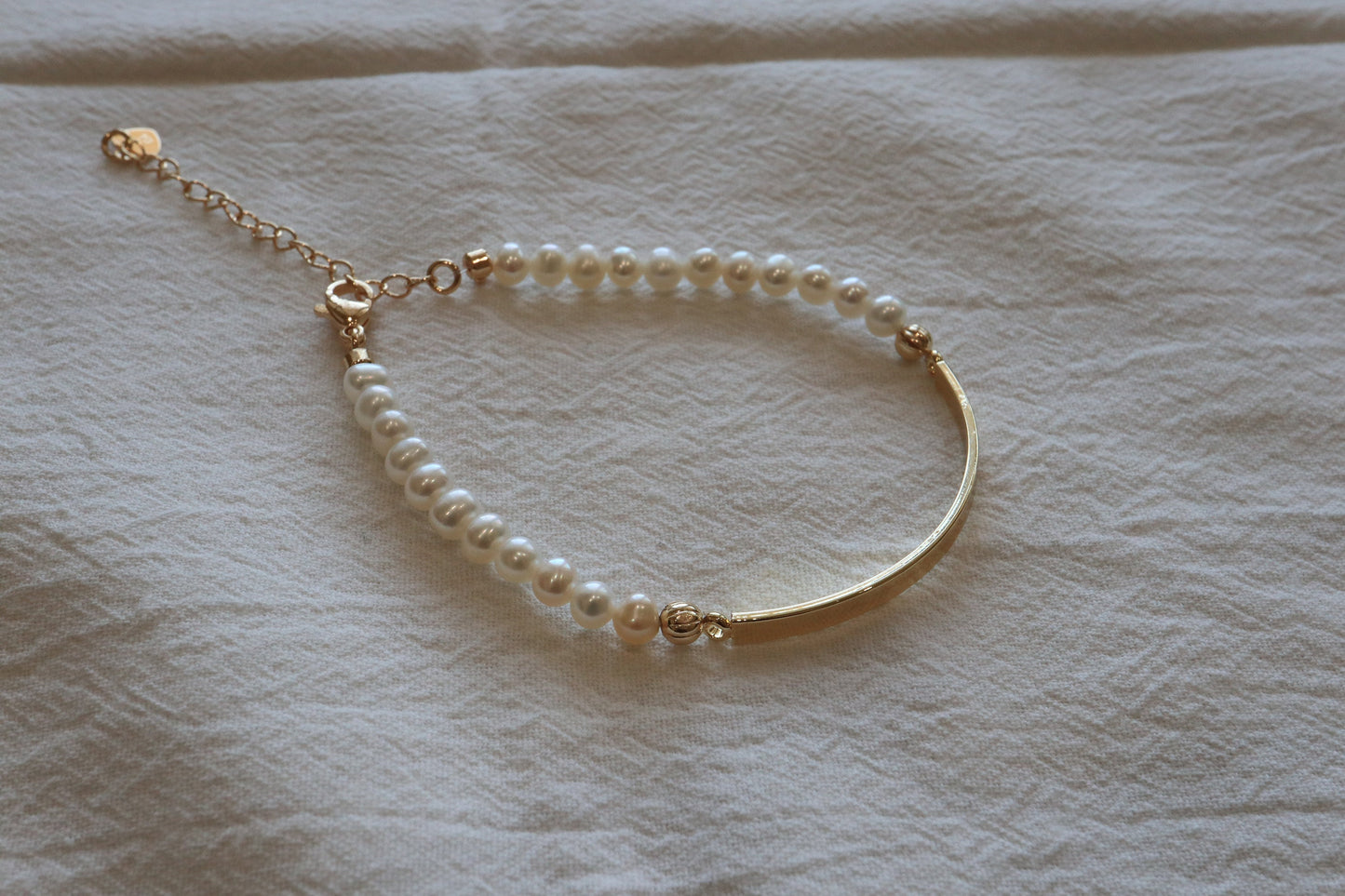 14k Gold Bracelet with Small Fresh Water Pearl