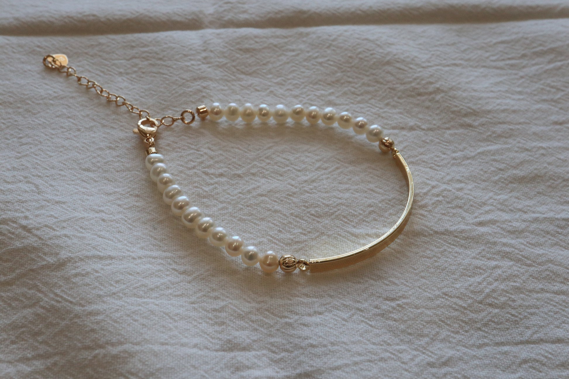 14k Gold Bracelet with Small Fresh Water Pearl