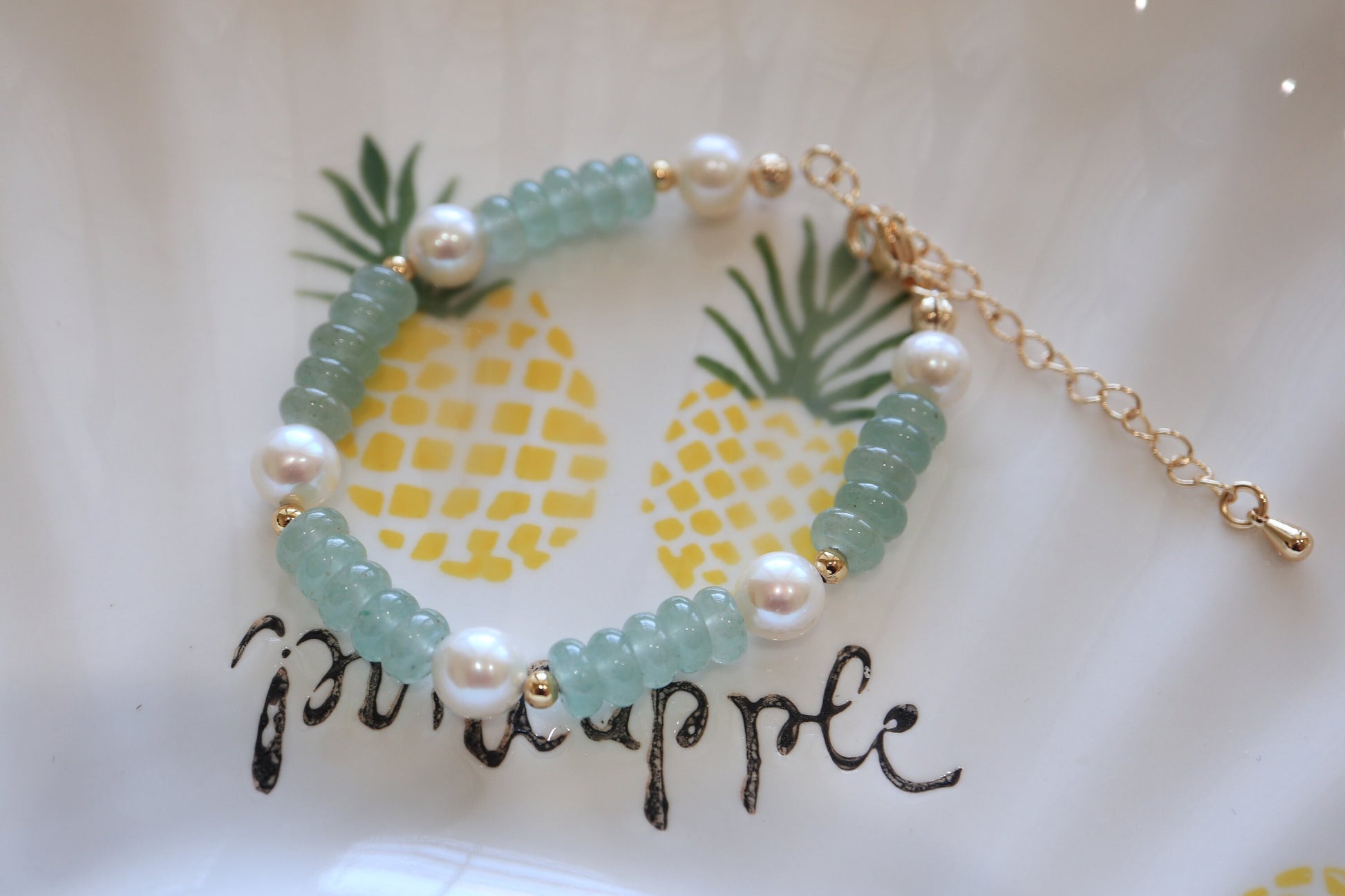 Pearl Bracelet with Light Green Jadeite
