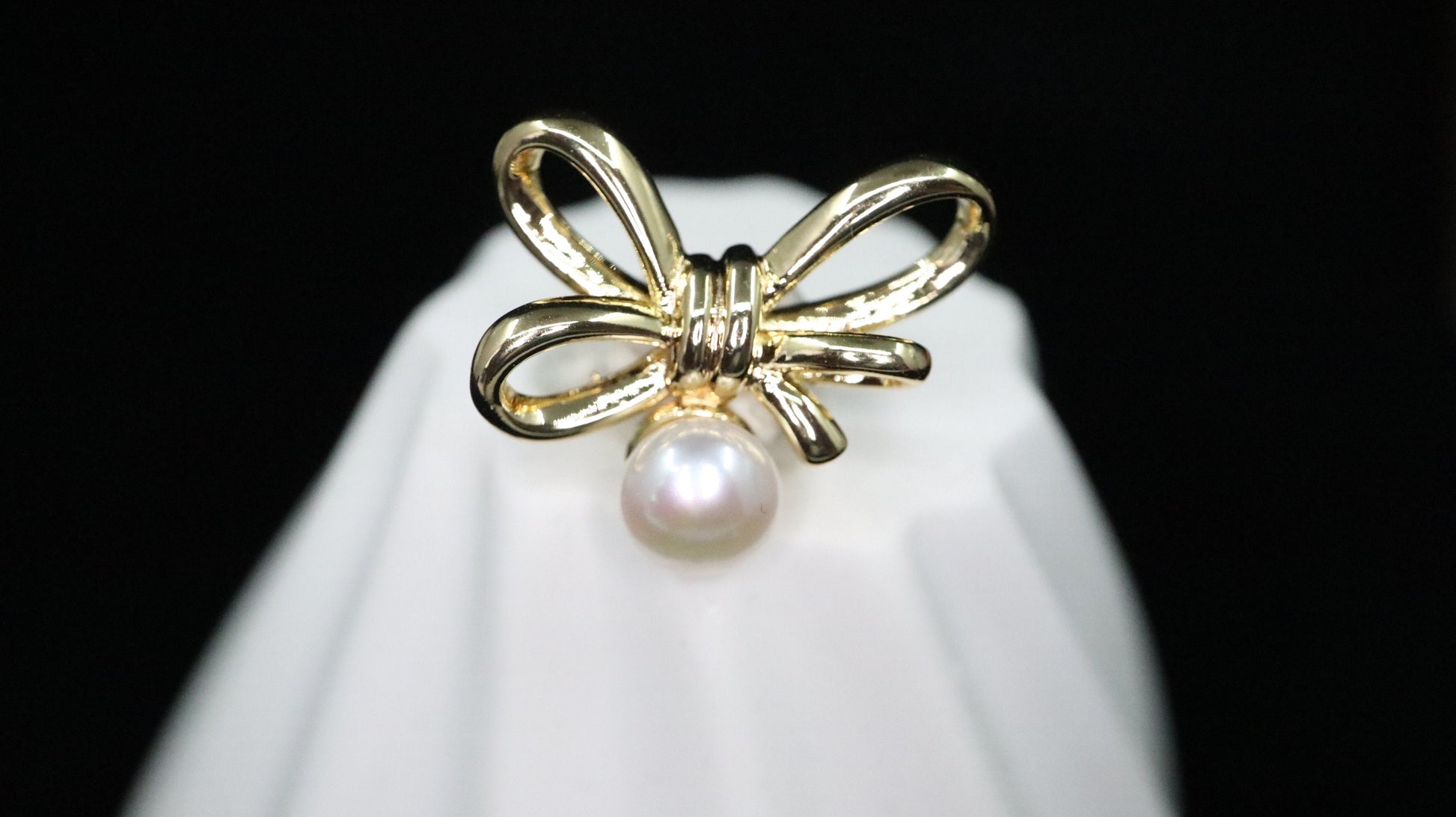 Pearl Earrings- Earrings good for work and date