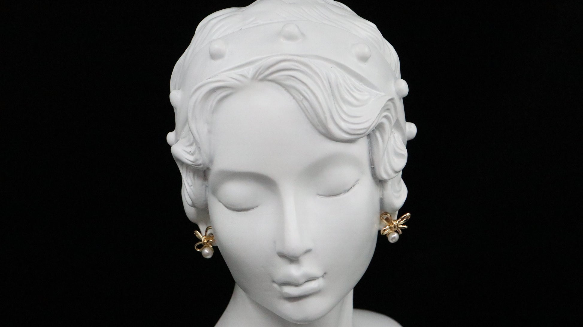 Pearl Earrings- Earrings good for work and date