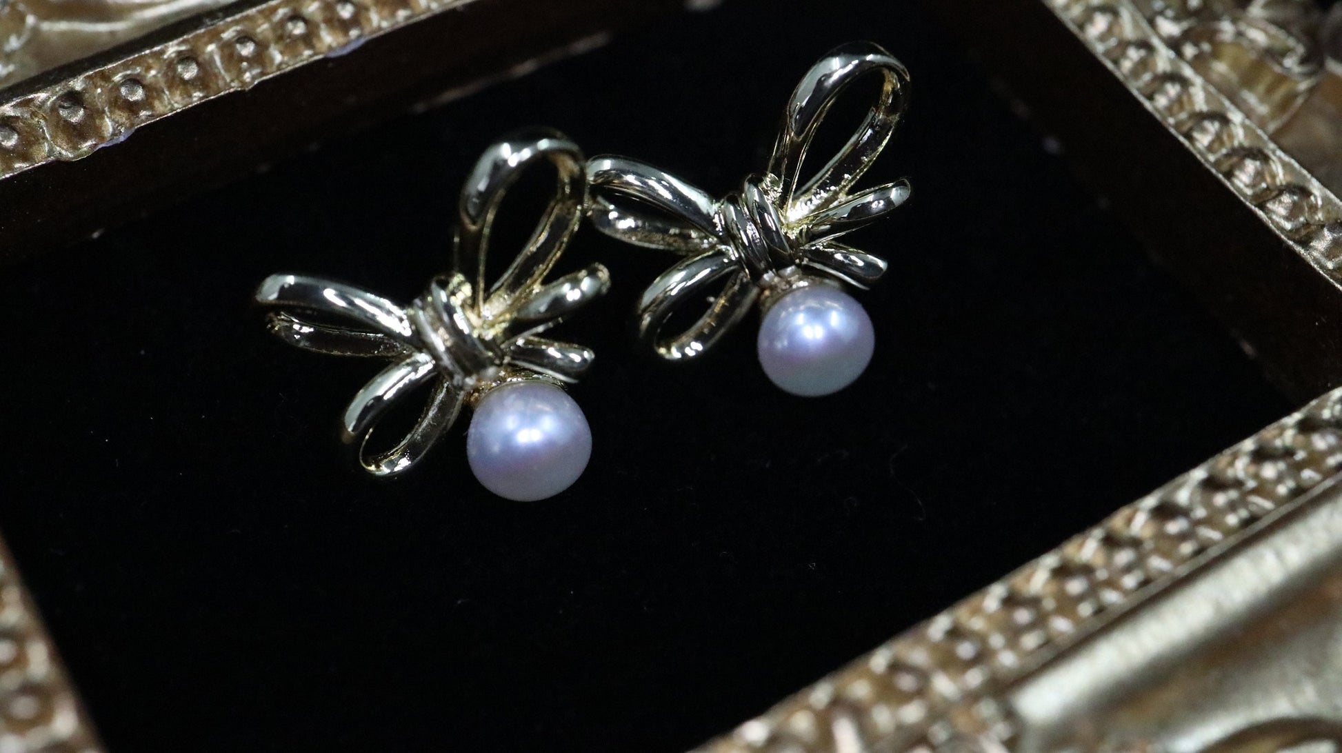 Pearl Earrings- Earrings good for work and date