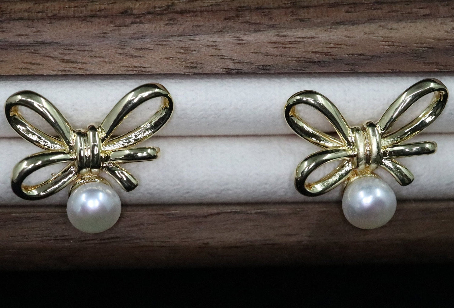 Pearl Earrings- Earrings good for work and date