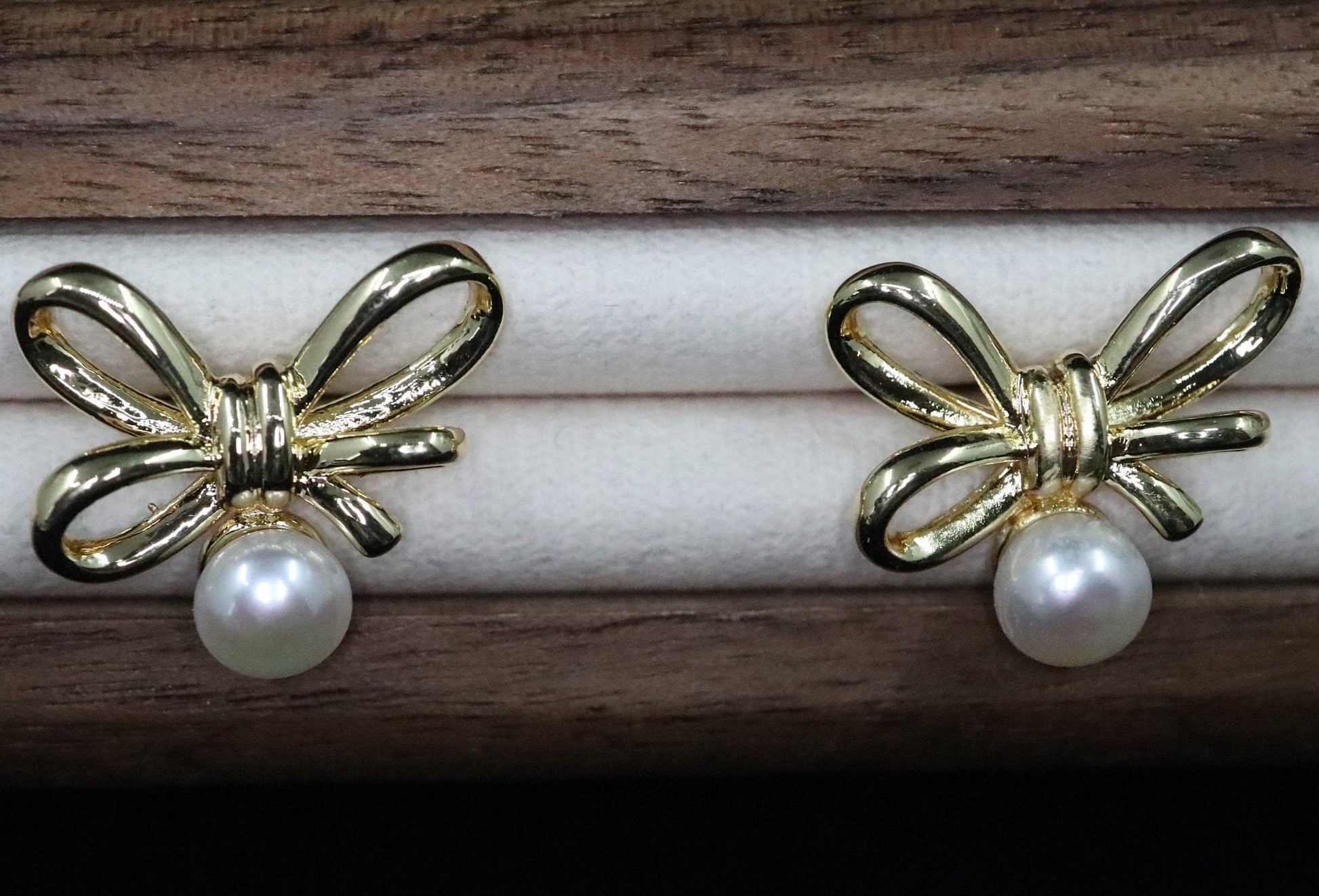 Pearl Earrings- Earrings good for work and date