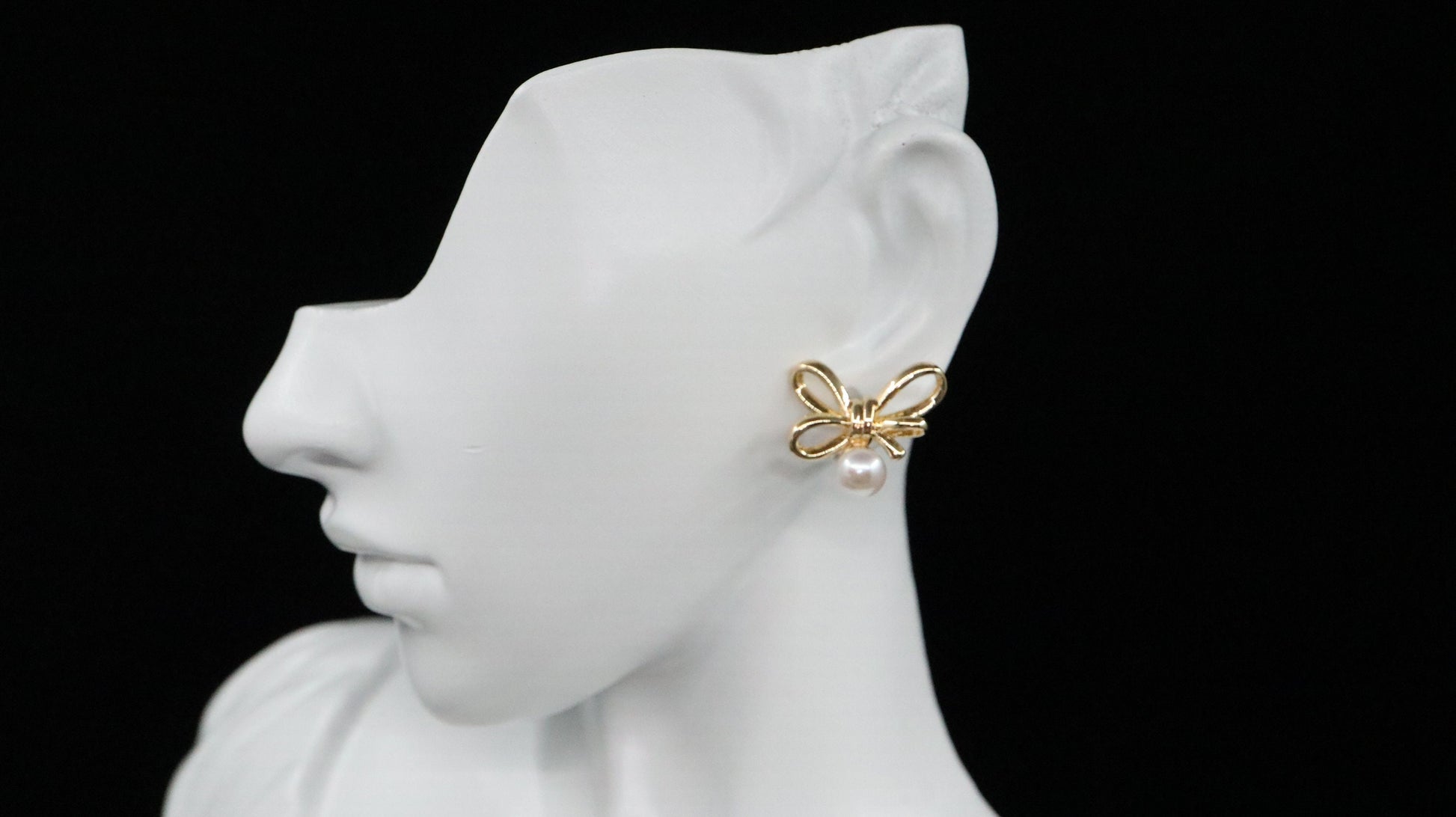 Pearl Earrings- Earrings good for work and date