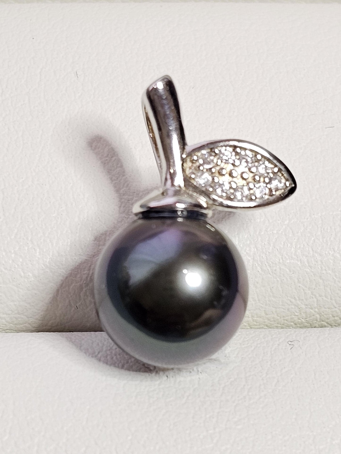 Tahitian Pearl Pendant, Round Pearl Pendant, Seawater Cultured Pearl, Natural Color, Lagoon Quality, Purple Pearl, Malachite Green Pearl