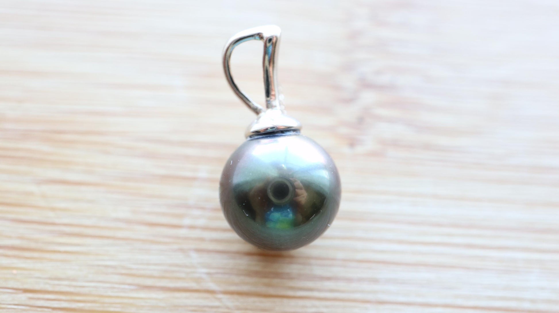 Tahitian Pearl Pendant, Round Pearl Pendant, Seawater Cultured Pearl, Natural Color, Lagoon Quality, Purple Pearl, Malachite Green Pearl