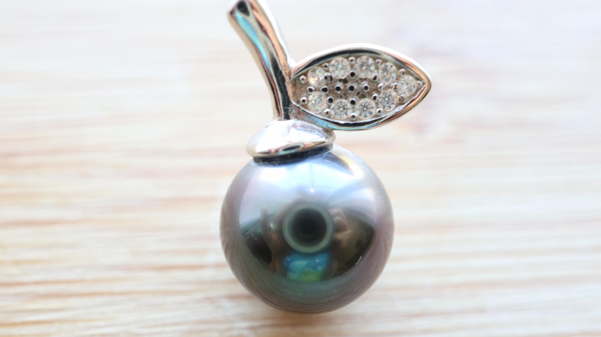 Tahitian Pearl Pendant, Round Pearl Pendant, Seawater Cultured Pearl, Natural Color, Lagoon Quality, Purple Pearl, Malachite Green Pearl
